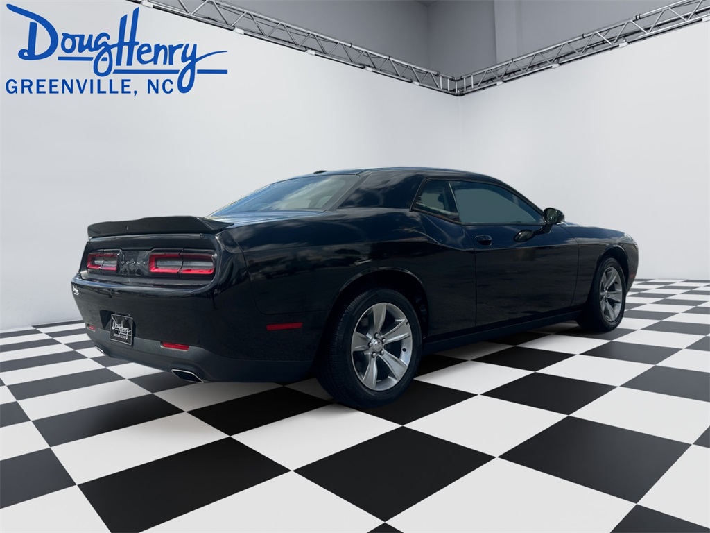 2019 Dodge Challenger SXT photo 4