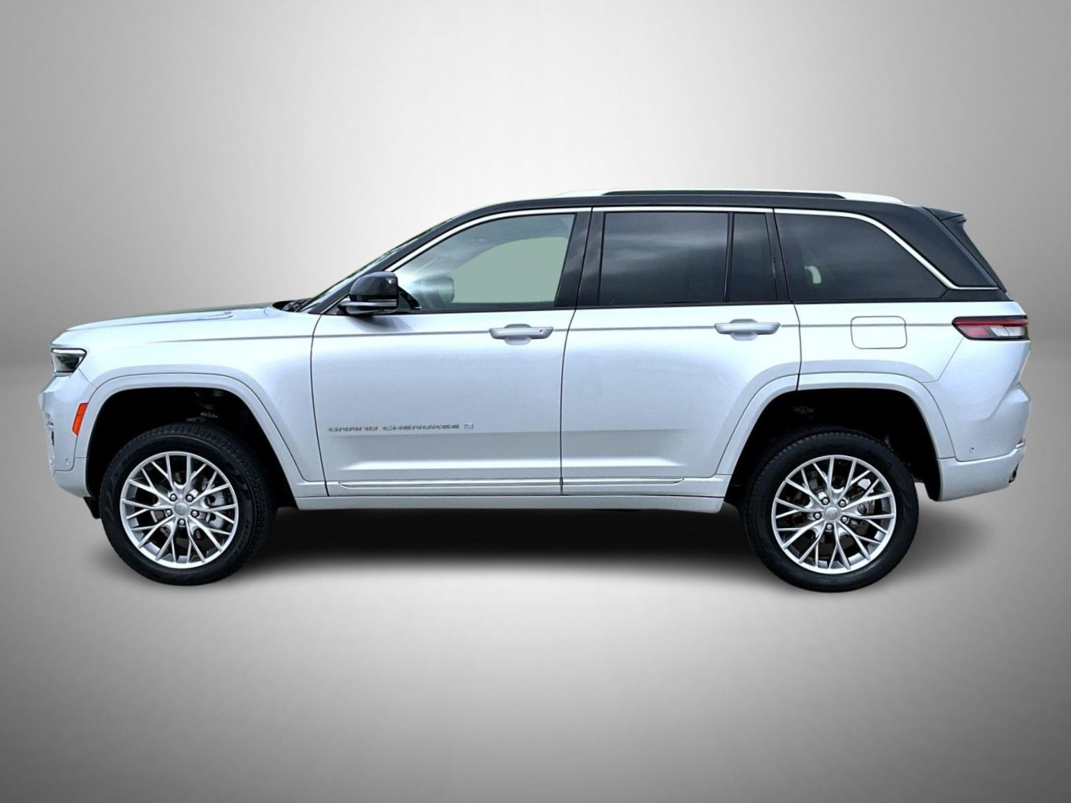 2022 Jeep Grand Cherokee Summit photo 4