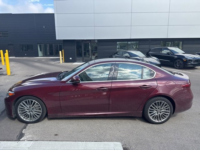 2017 Alfa Romeo Giulia Ti photo 4