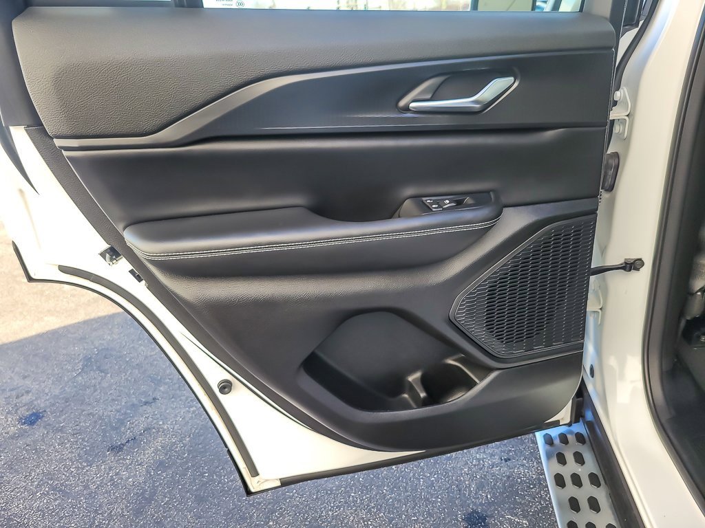 2023 JEEP GRAND CHEROKEE - Image 19