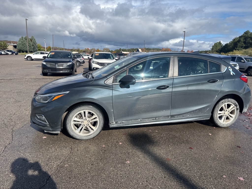 2018 Chevrolet Cruze LT photo 2