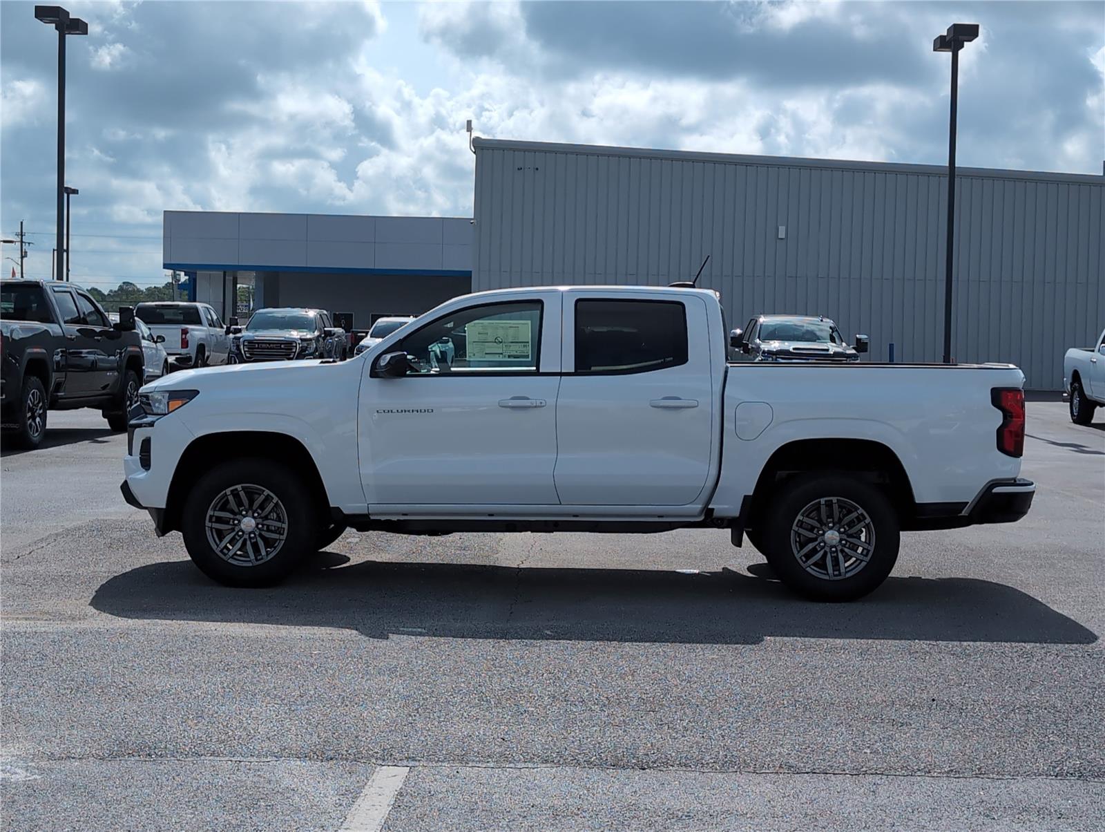 2025 Chevrolet Colorado Work Truck LT photo 6
