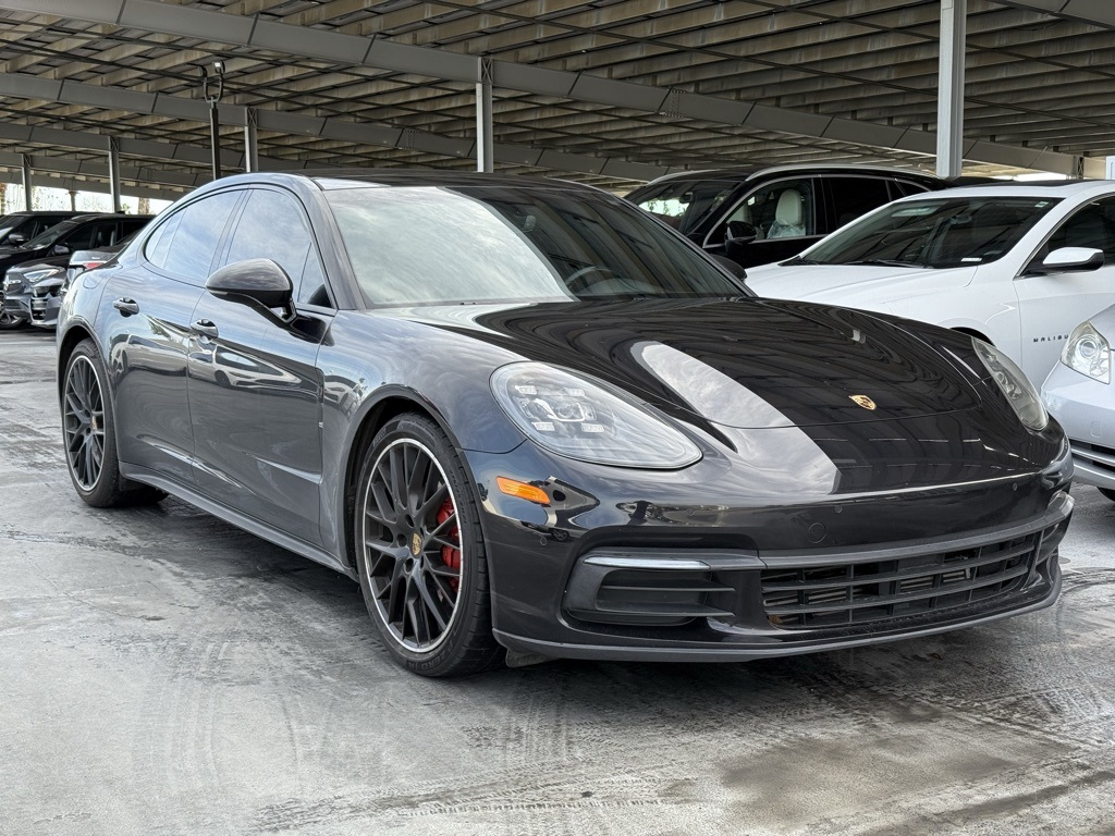 2019 Porsche Panamera Base's photo