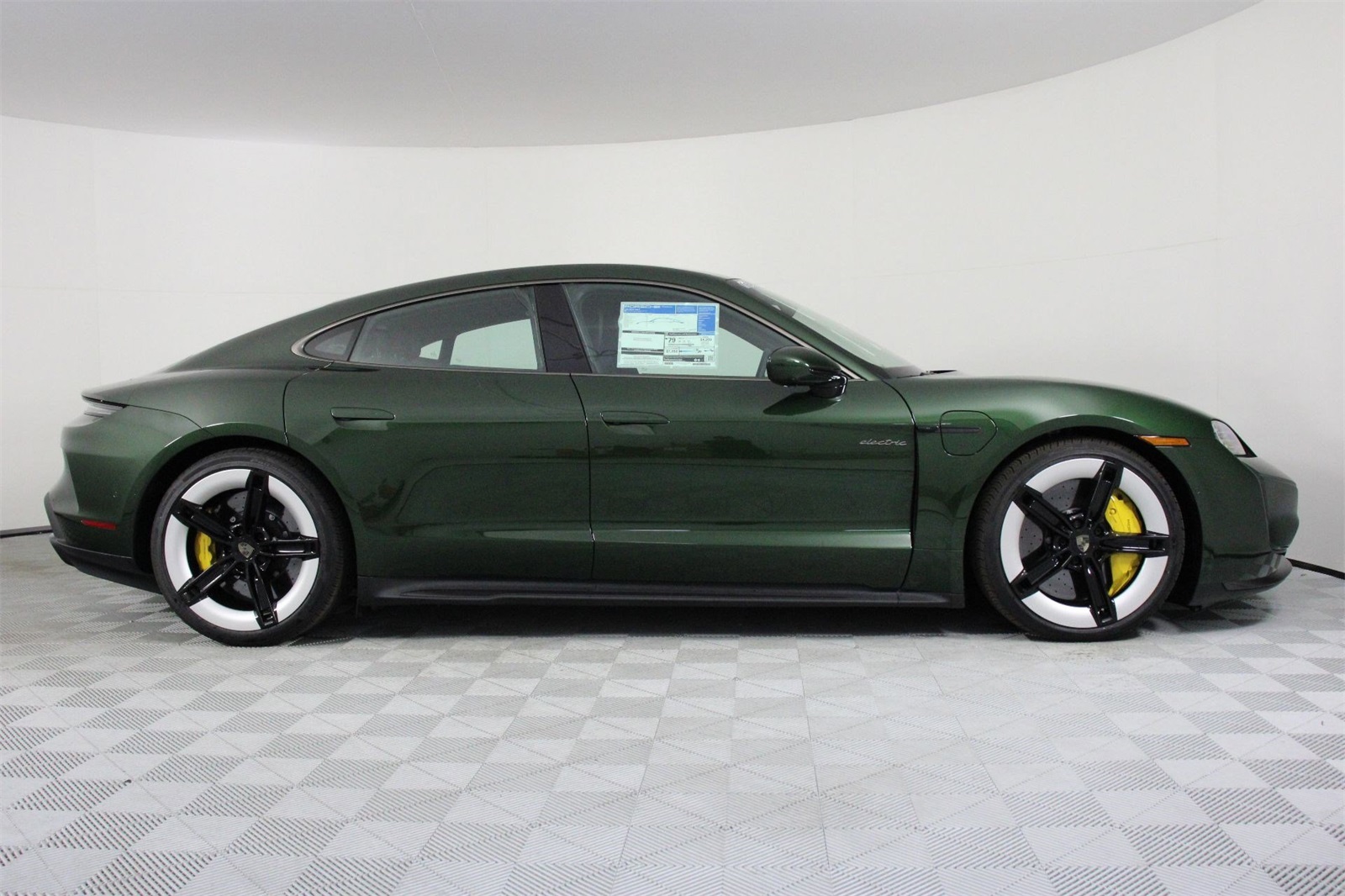 2025 Porsche Taycan Turbo S photo 8