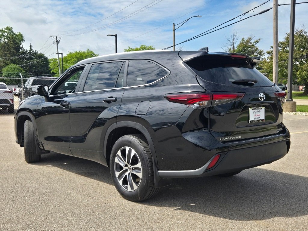 2024 Toyota Highlander LE photo 14