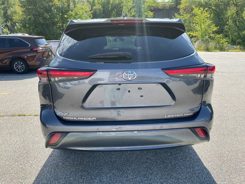 2022 Toyota Highlander Limited photo 4