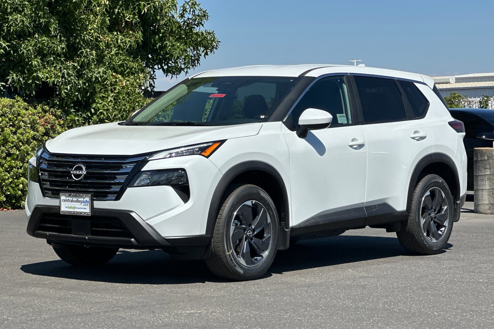 2026 Nissan Rogue SV photo 4