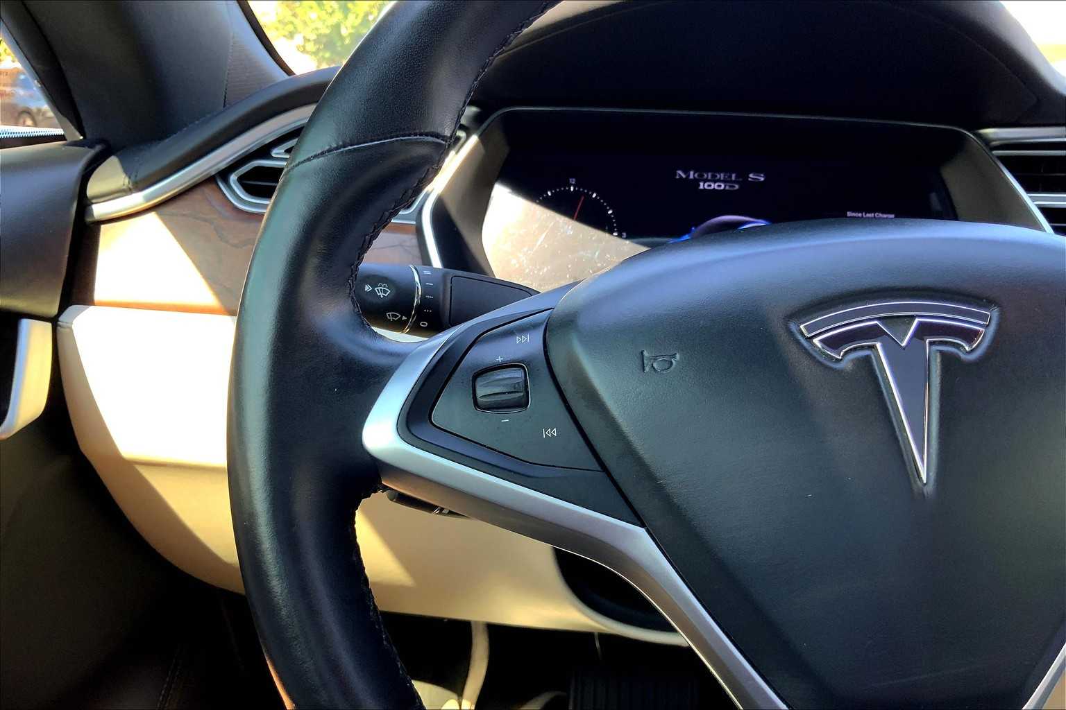 2017 Tesla Model S 100D AWD photo 23