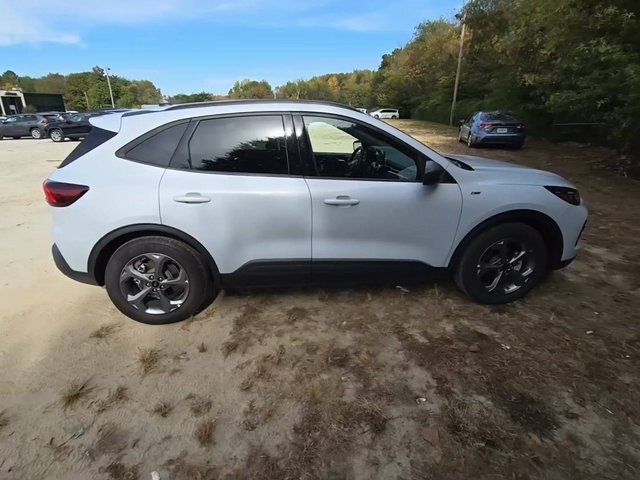 2025 Ford Escape ST-Line photo 3