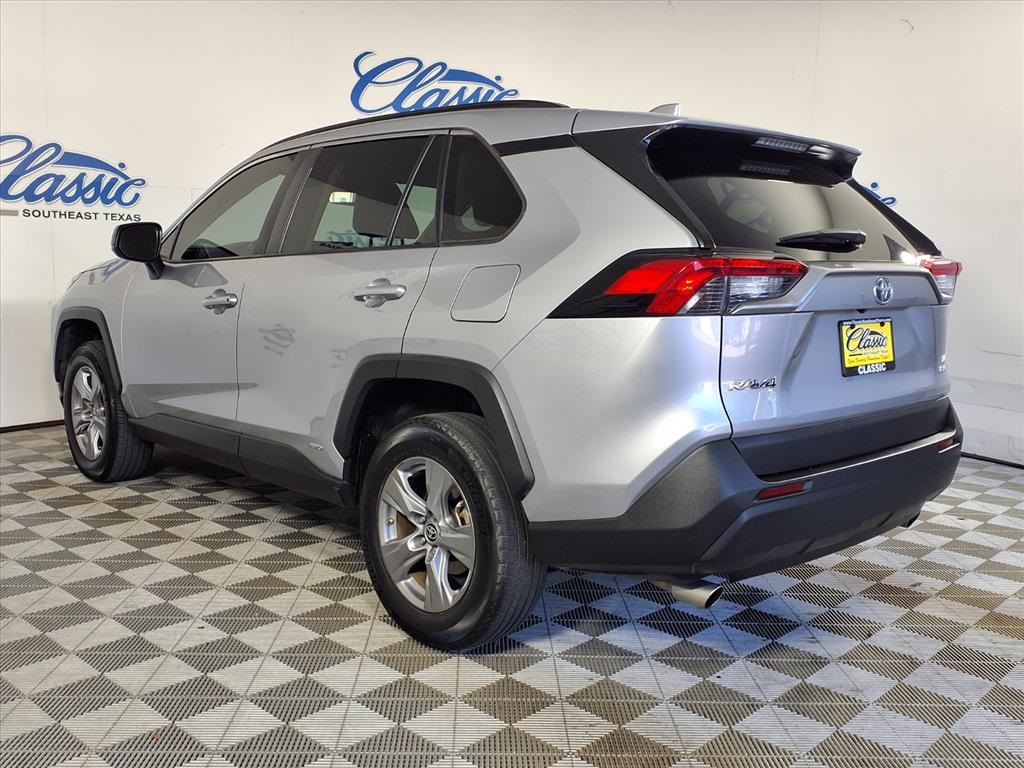 2022 Toyota RAV4 Hybrid LE photo 2