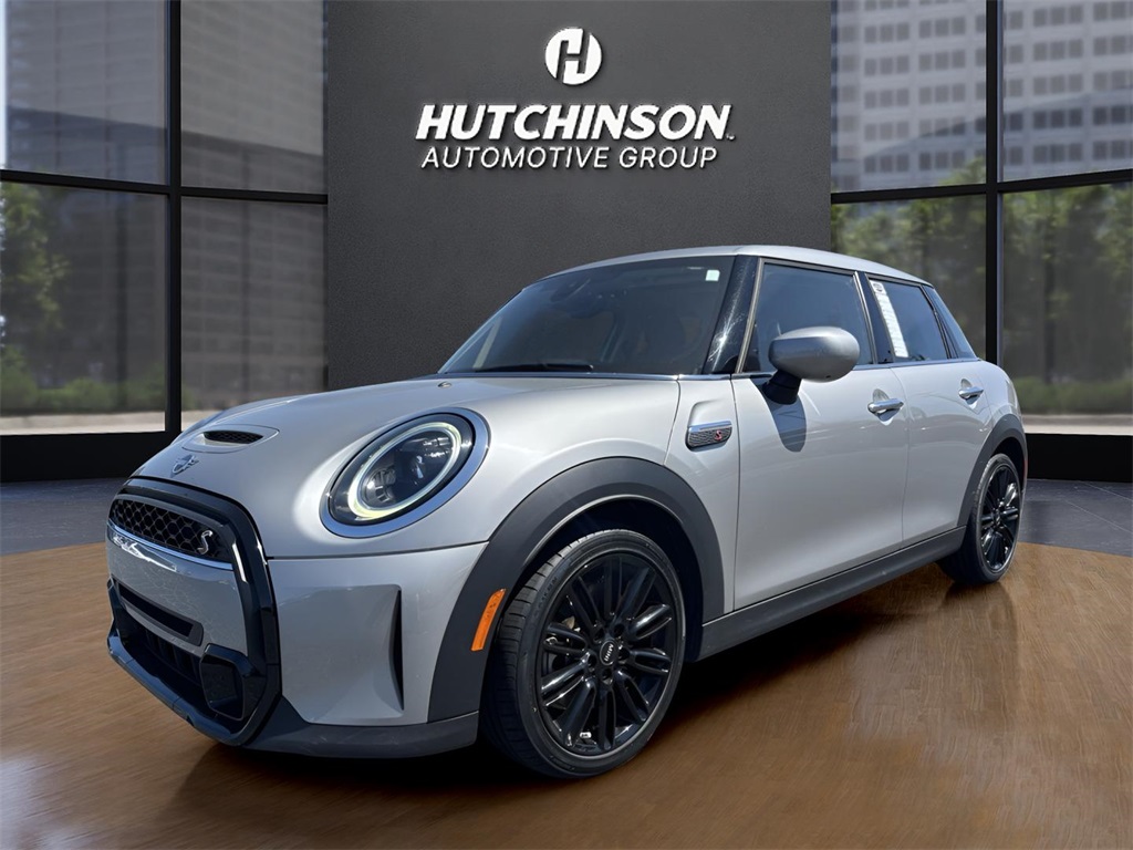 2024 Mini Cooper 4 Door Hardtop Signature photo 3