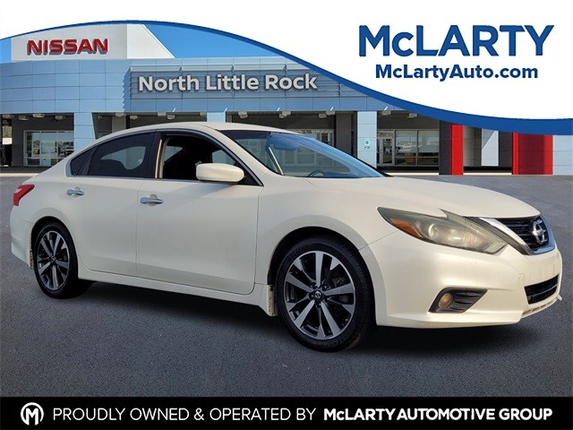 2017 Nissan Altima SR's photo