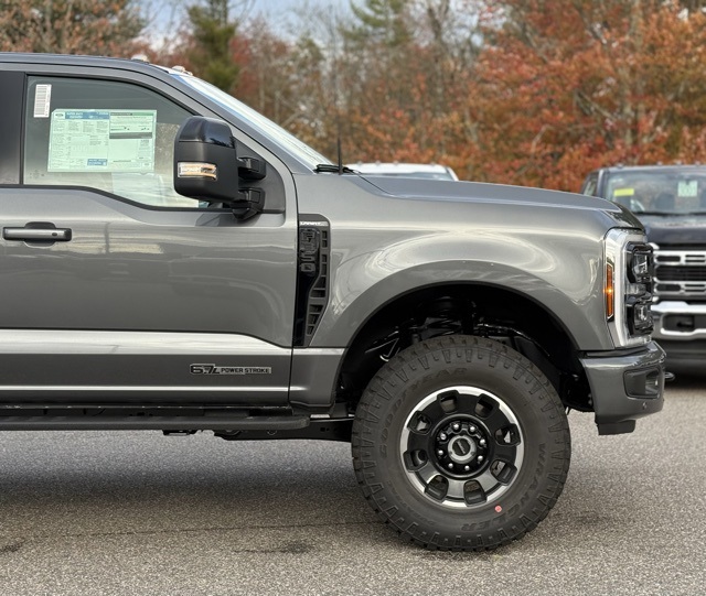 2026 Ford F-350 Lariat photo 2