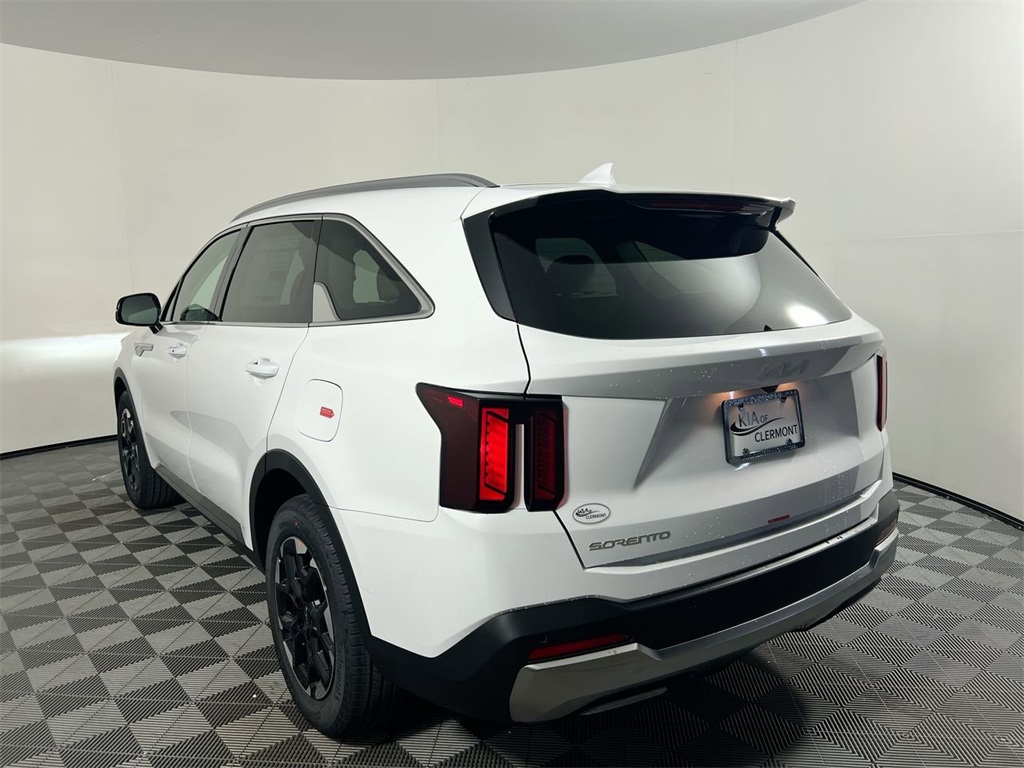 2025 Kia Sorento S photo 4