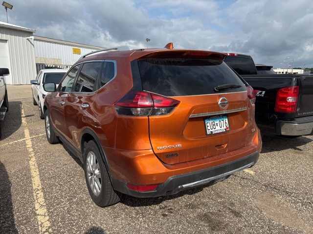 2019 Nissan Rogue SV photo 2