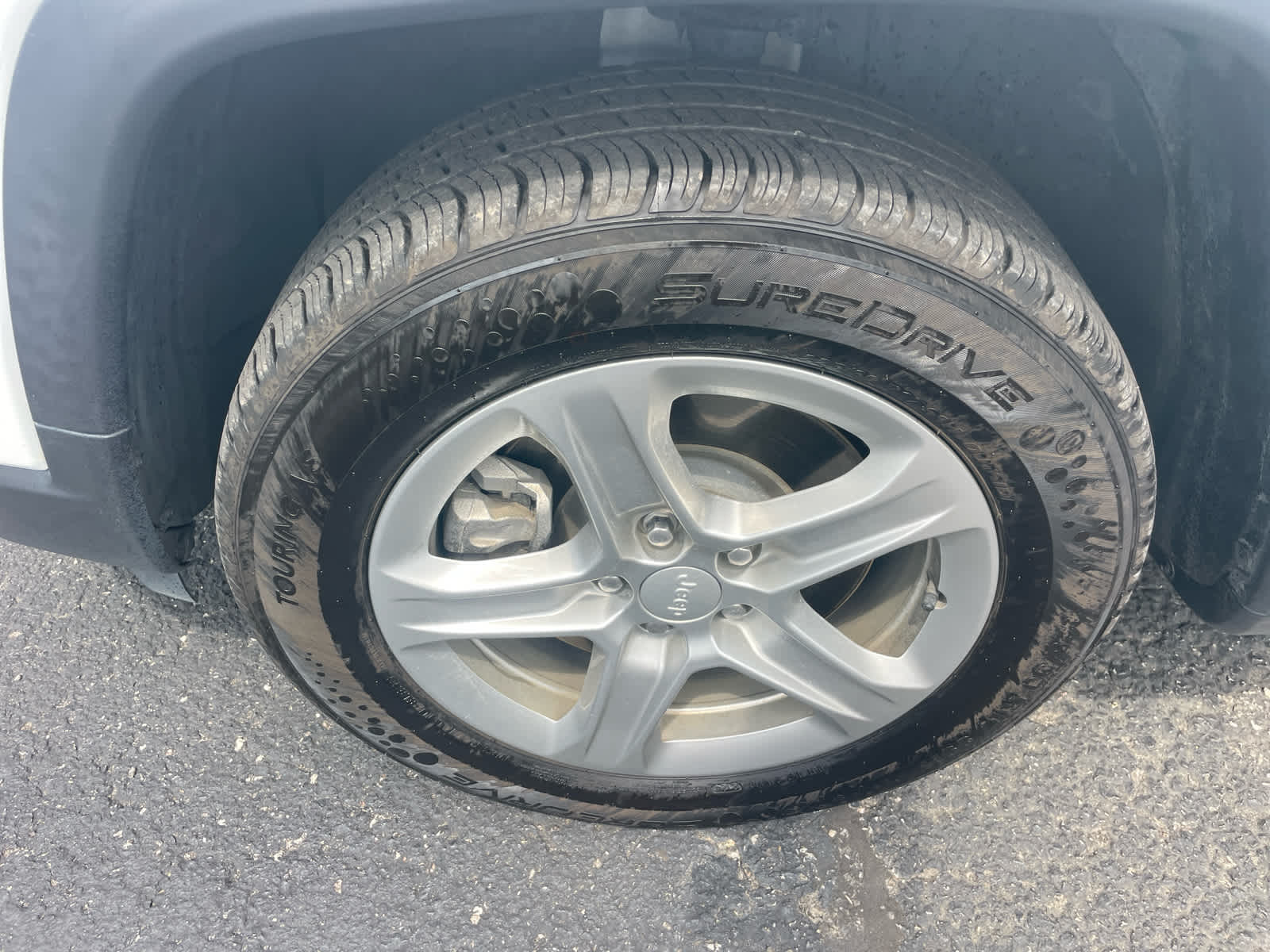 2024 Jeep Compass Latitude photo 3