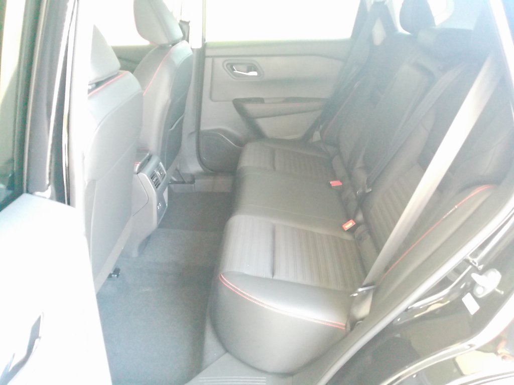 2026 Nissan Rogue SV photo 17