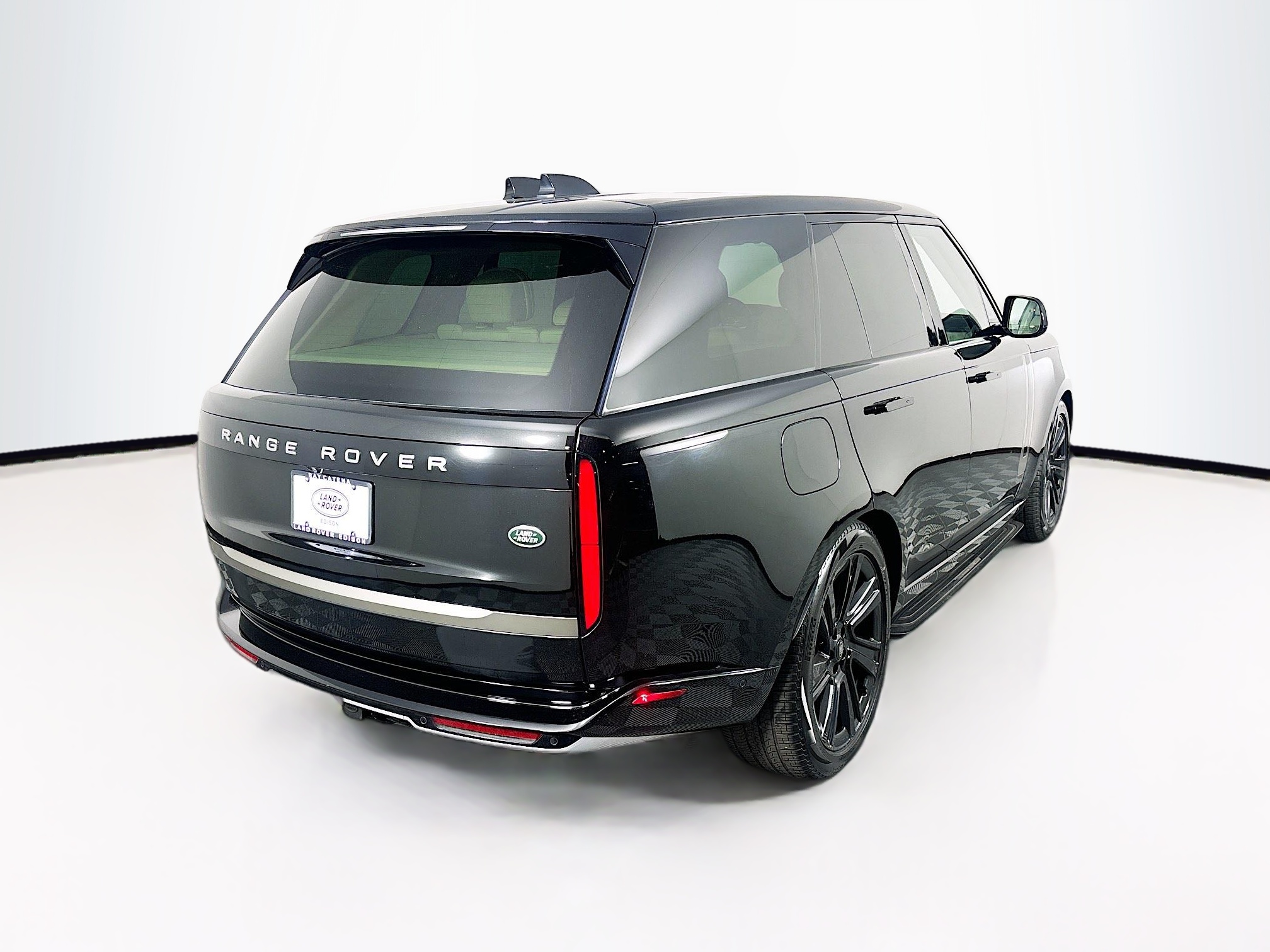 2023 Land Rover Range Rover SE photo 4
