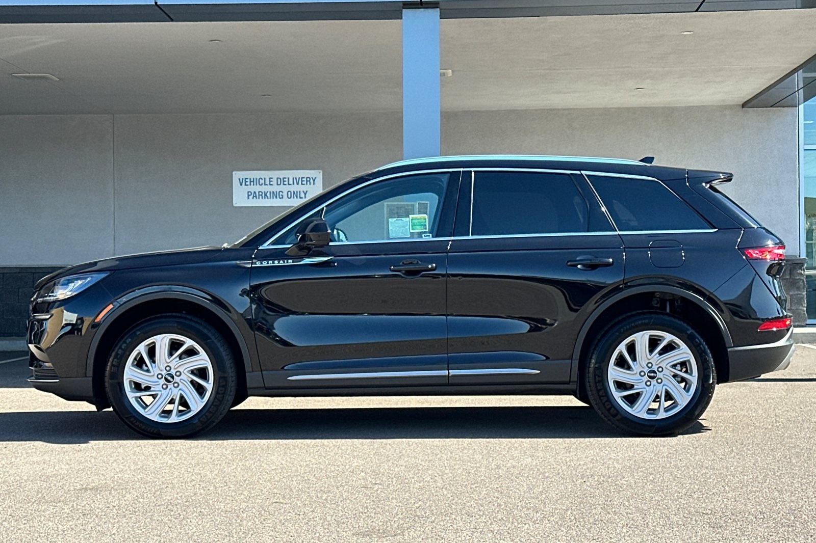 2021 Lincoln Corsair Standard photo 6