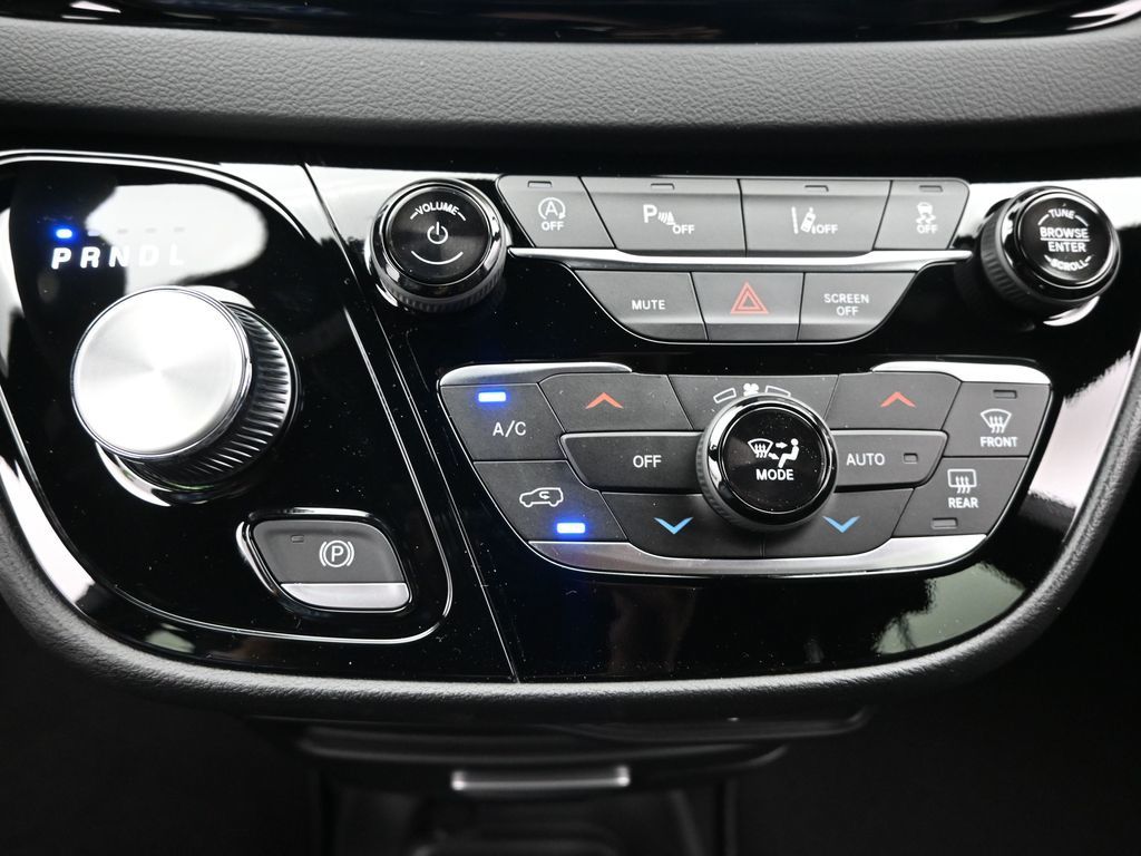 2026 Chrysler Voyager LE photo 16