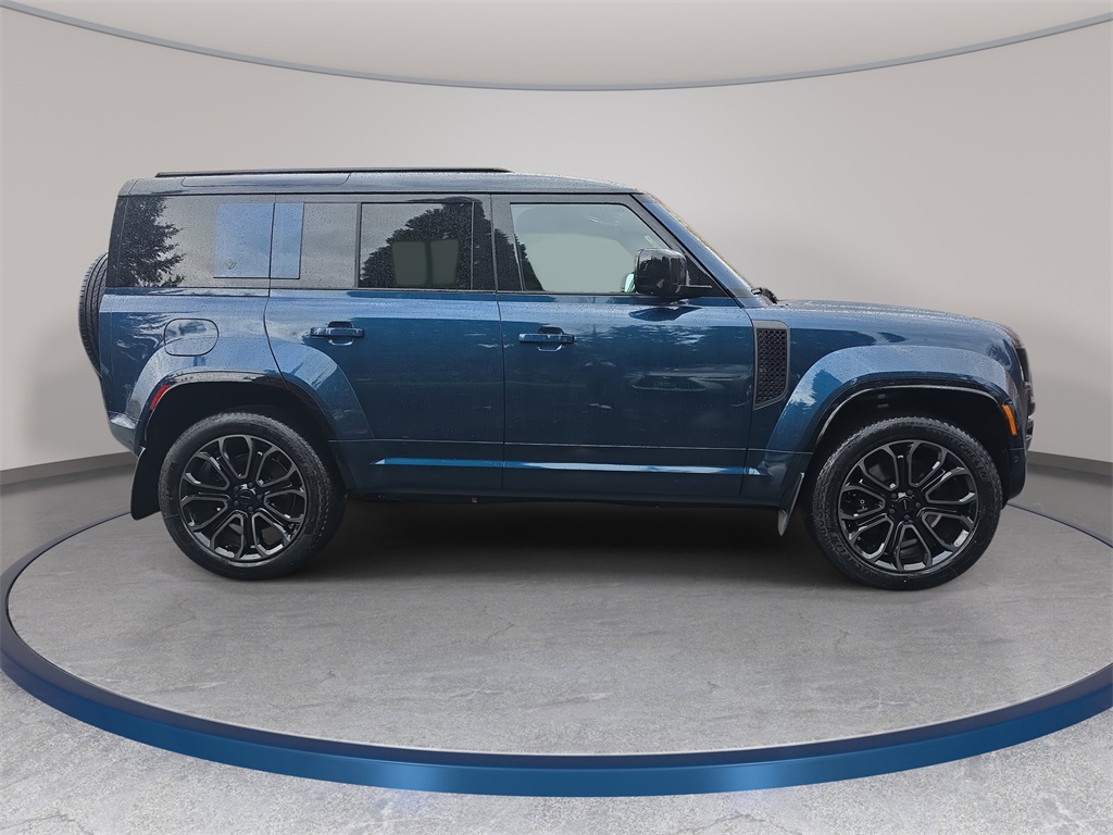 2026 Land Rover Defender 110 V8 photo 4