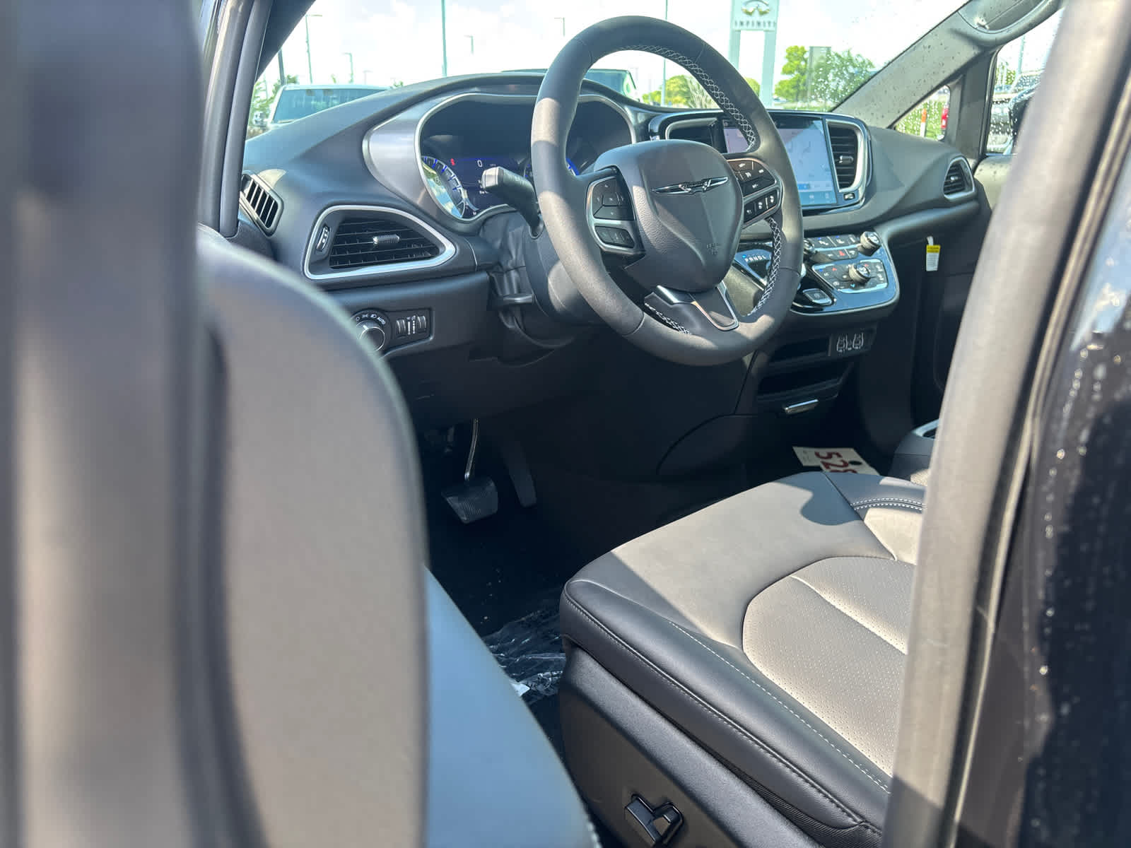 2025 Chrysler Voyager LX photo 18