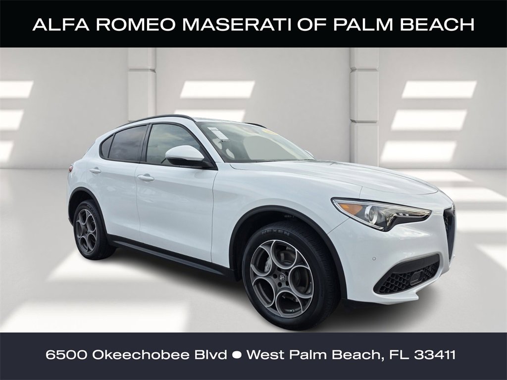 2022 Alfa Romeo Stelvio Base's photo