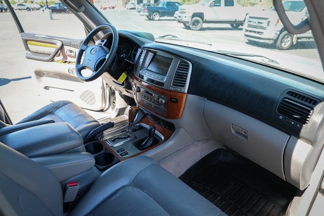 2006 Lexus LX 470 photo 31