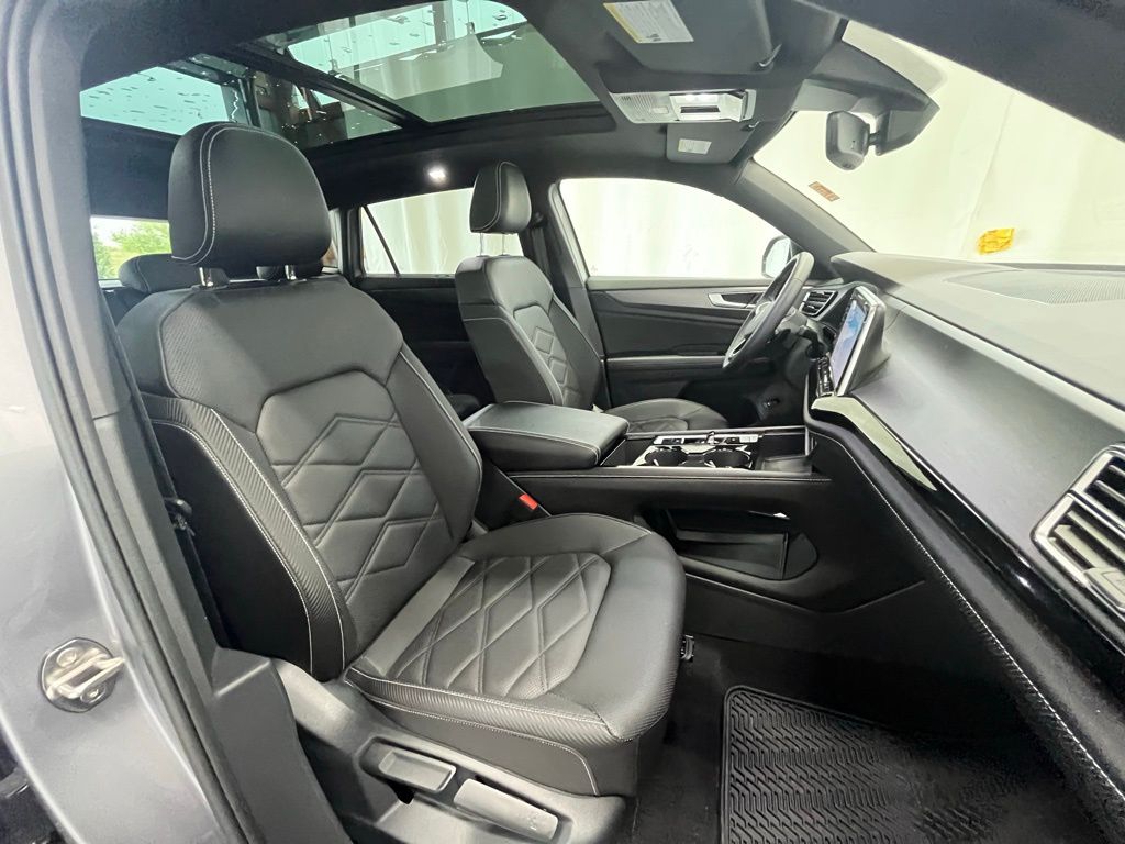 2024 Volkswagen Atlas Cross Sport SE Technology photo 12