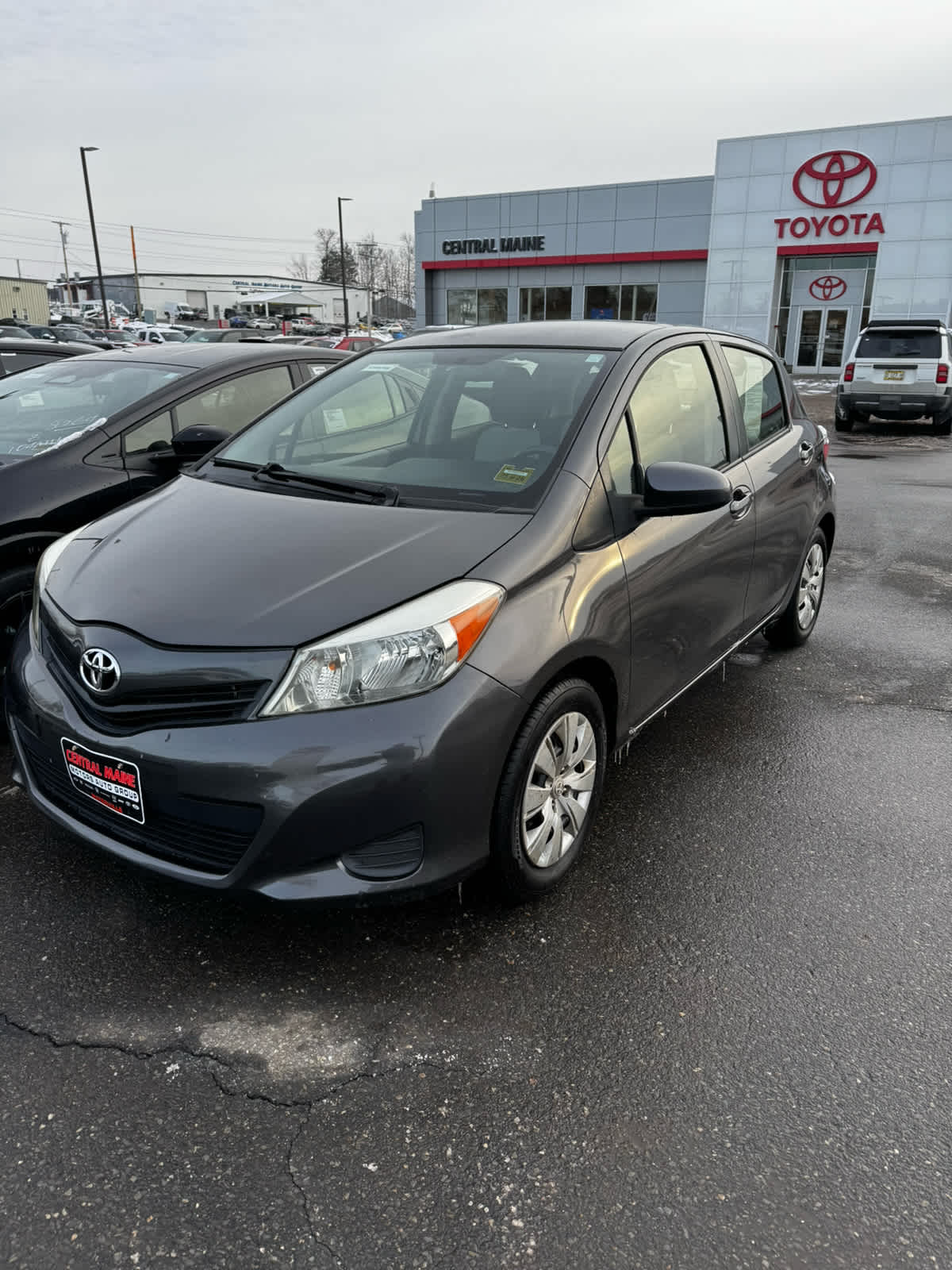 2012 Toyota Yaris L's photo