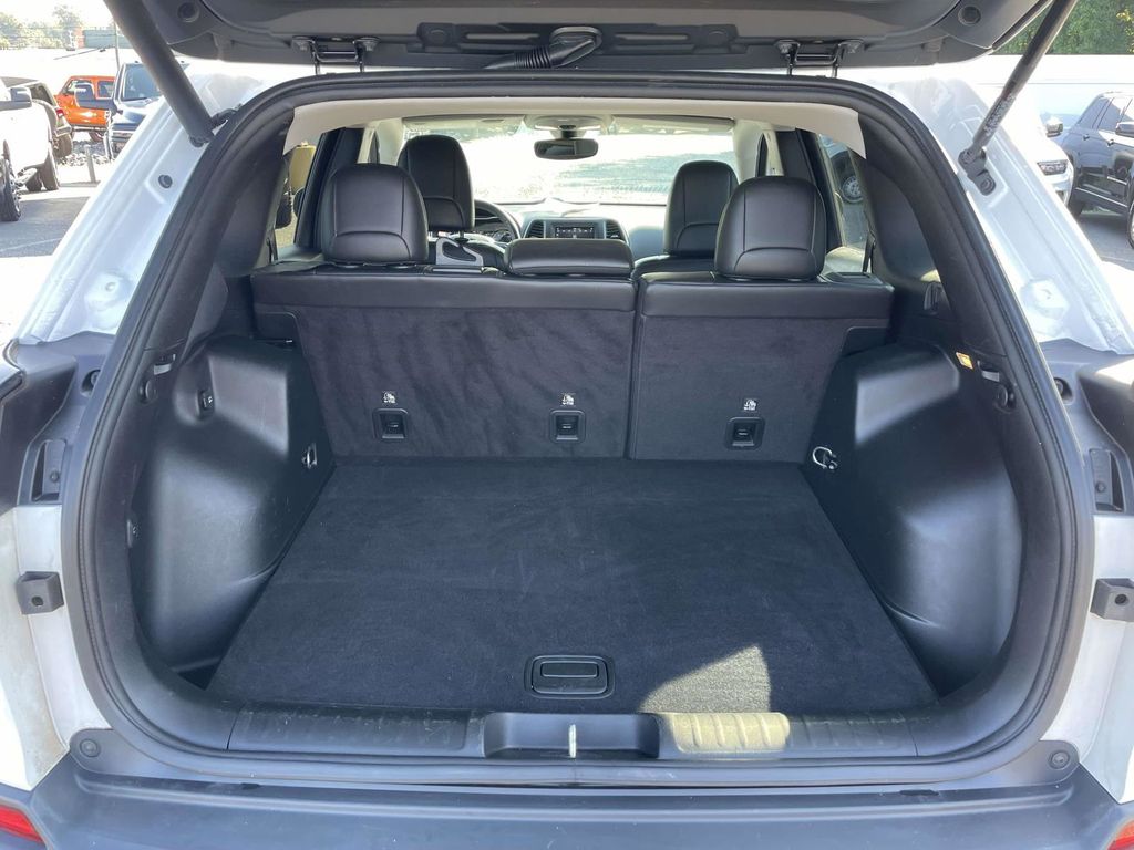 2019 Jeep Cherokee Latitude photo 39