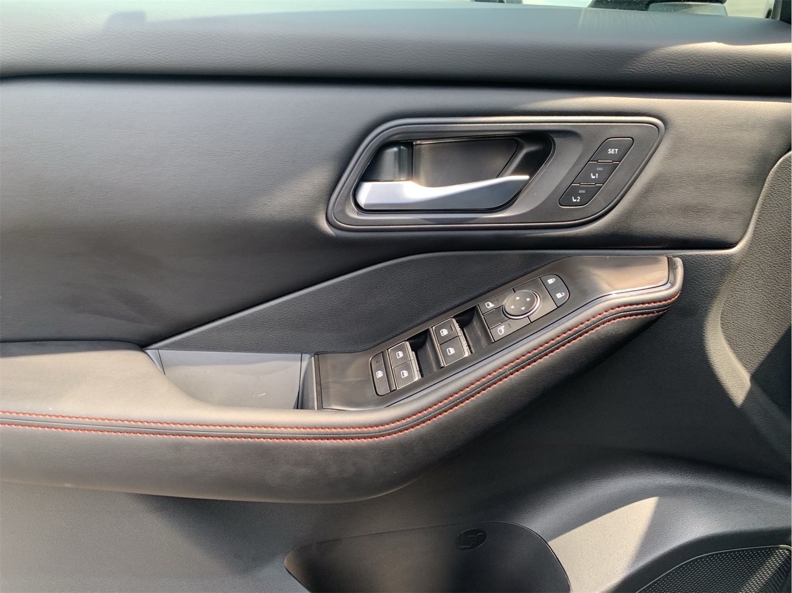 2026 Nissan Rogue SV photo 12