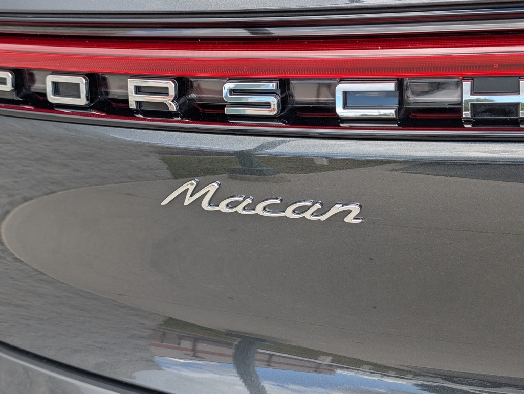 2025 Porsche Macan T photo 29