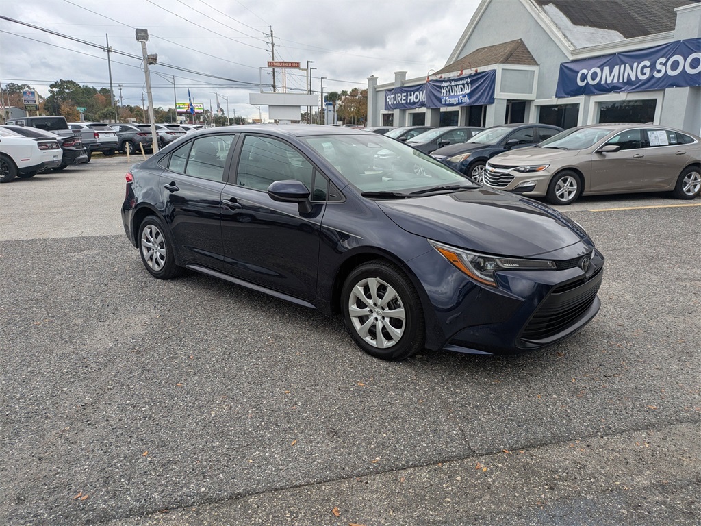 2024 Toyota Corolla LE's photo