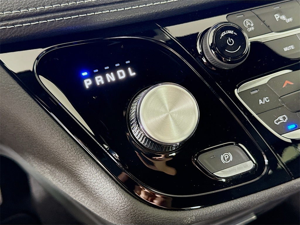 2025 Chrysler Pacifica photo 17