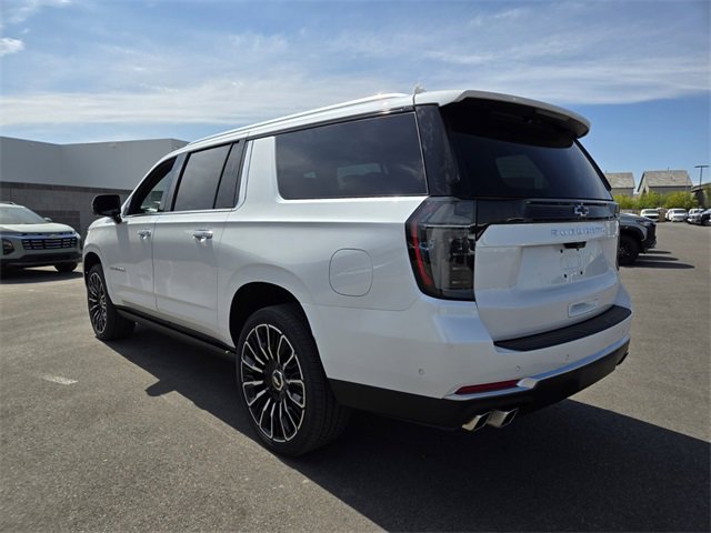 2025 Chevrolet Suburban High Country photo 3