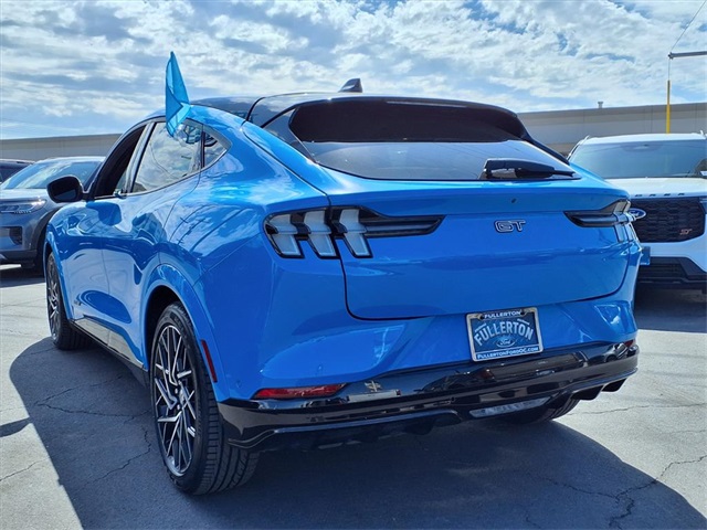 2022 Ford Mustang Mach-E GT photo 3
