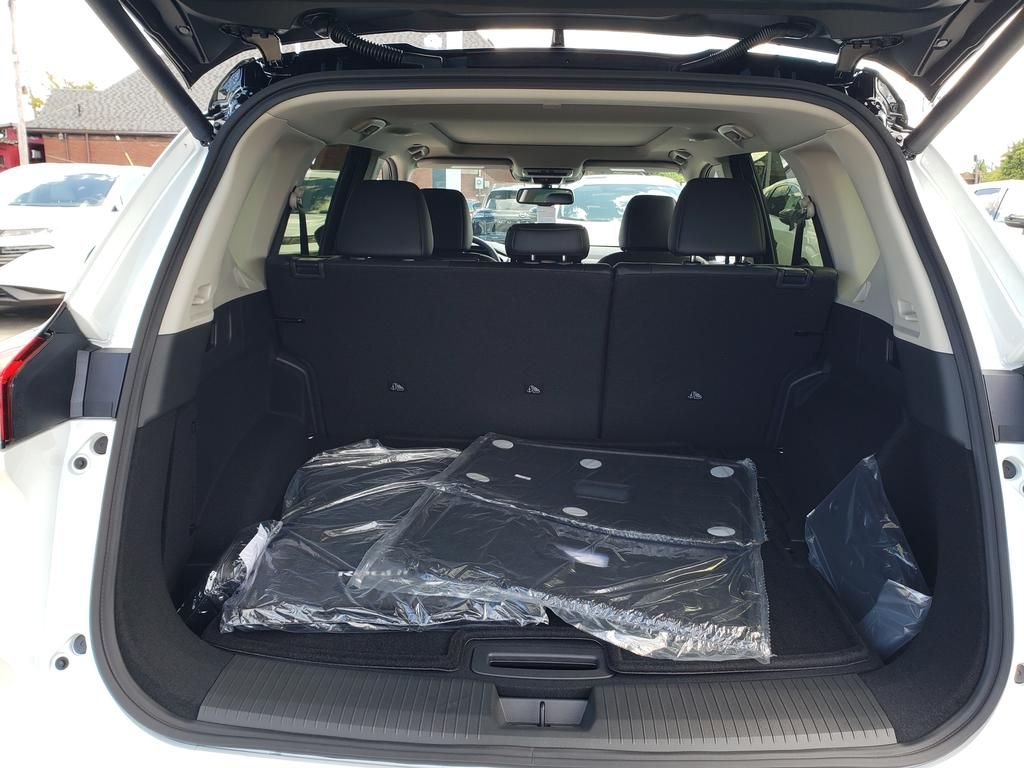 2026 Nissan Rogue Platinum photo 5