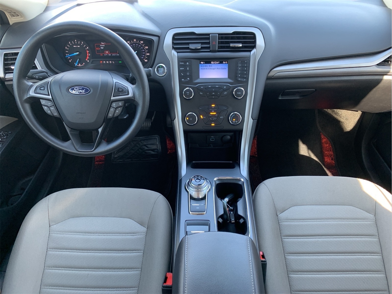 2020 Ford Fusion S photo 25