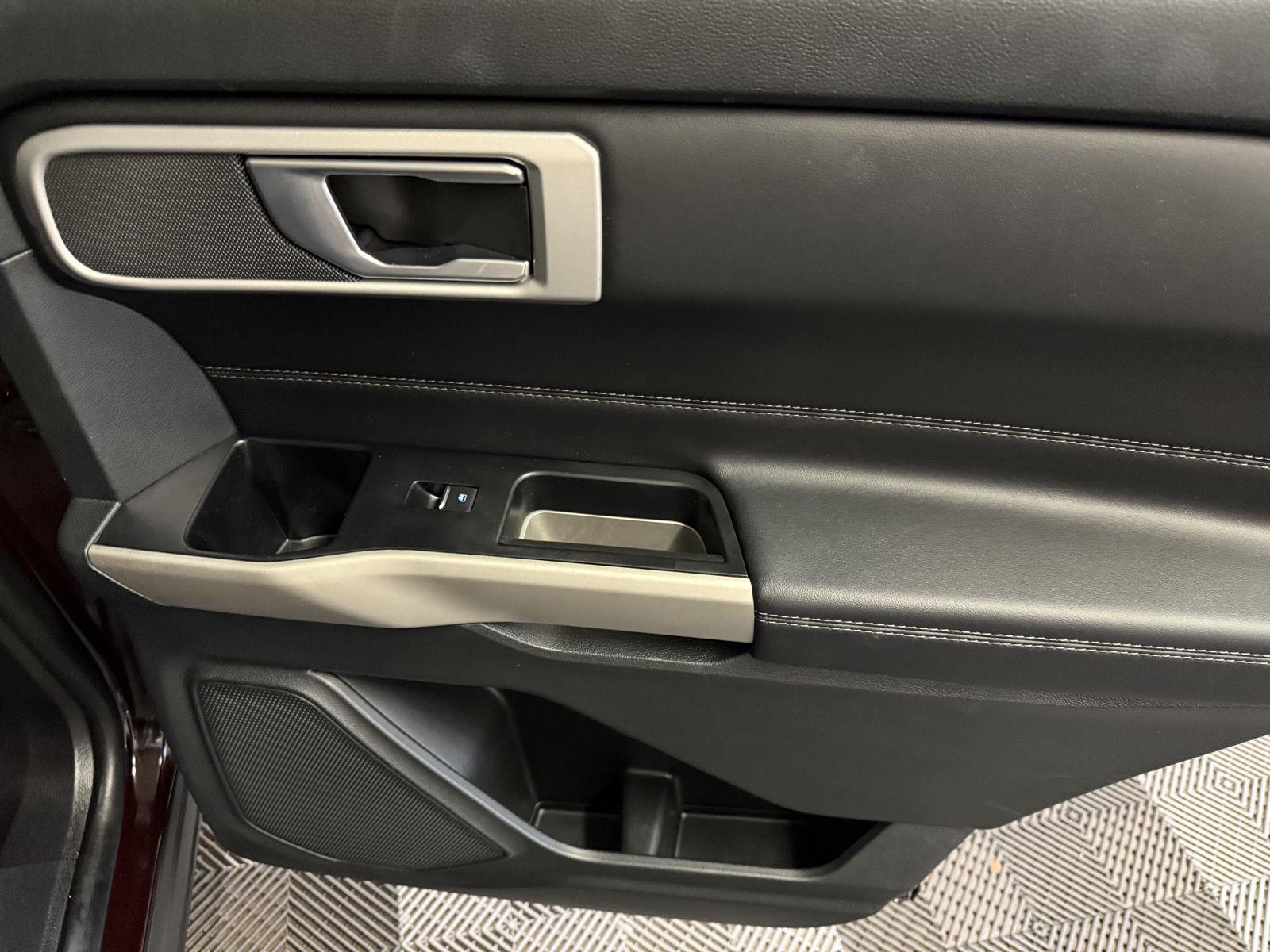 2022 Ford Explorer XLT photo 25