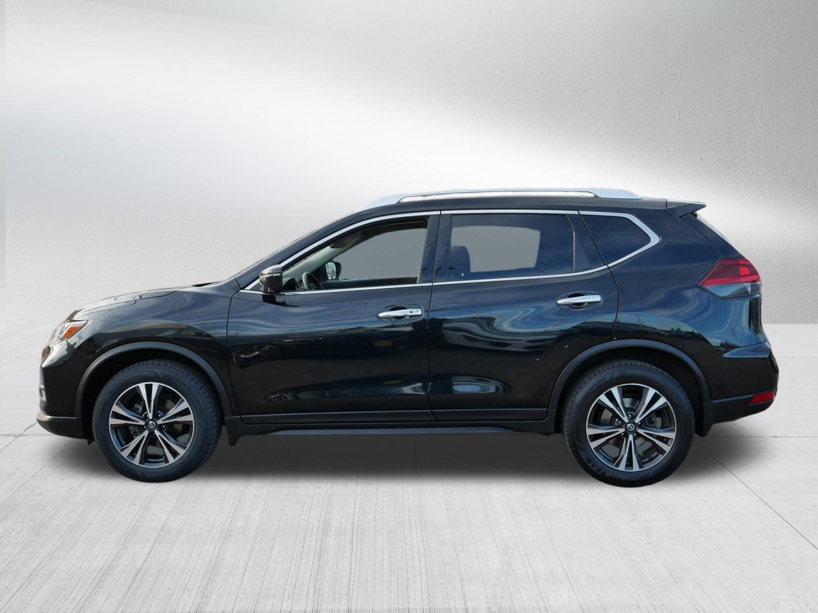 2019 Nissan Rogue SV photo 4