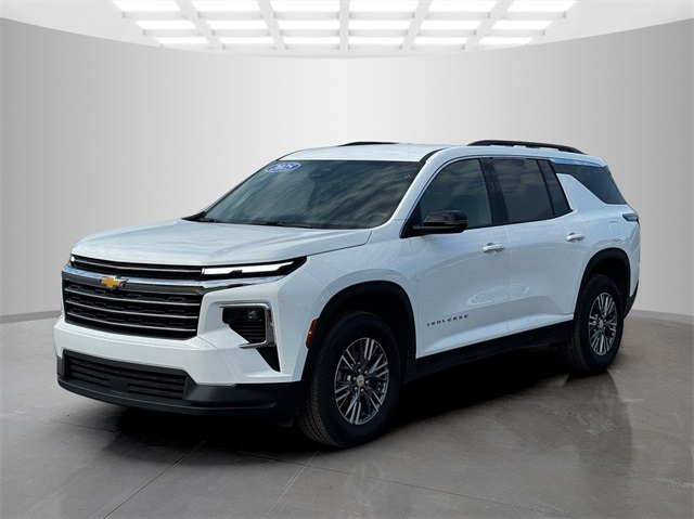 2025 Chevrolet Traverse photo 2