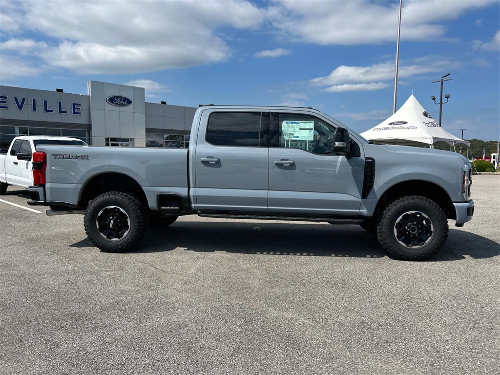 2026 Ford F-350 Lariat photo 2