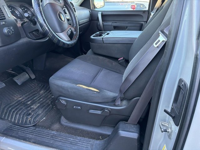 2011 Chevrolet Silverado 1500 LT photo 3