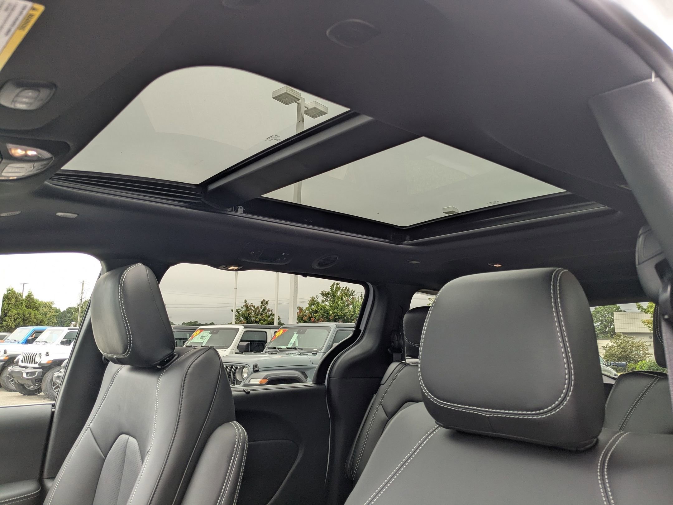 2026 Chrysler Pacifica photo 14