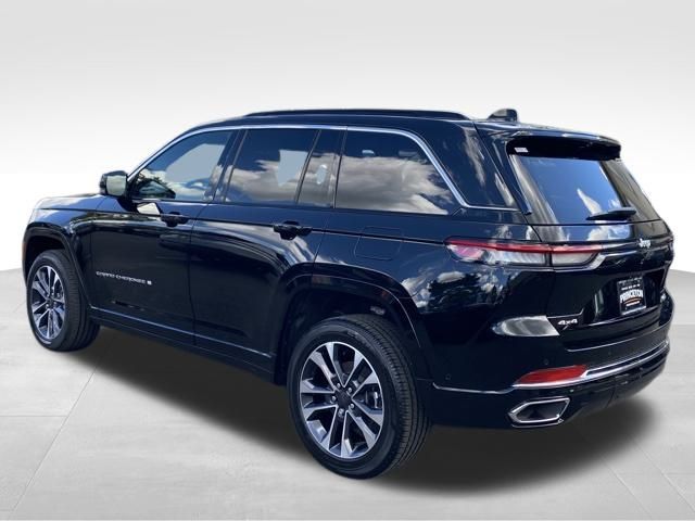 2025 Jeep Grand Cherokee Overland photo 4