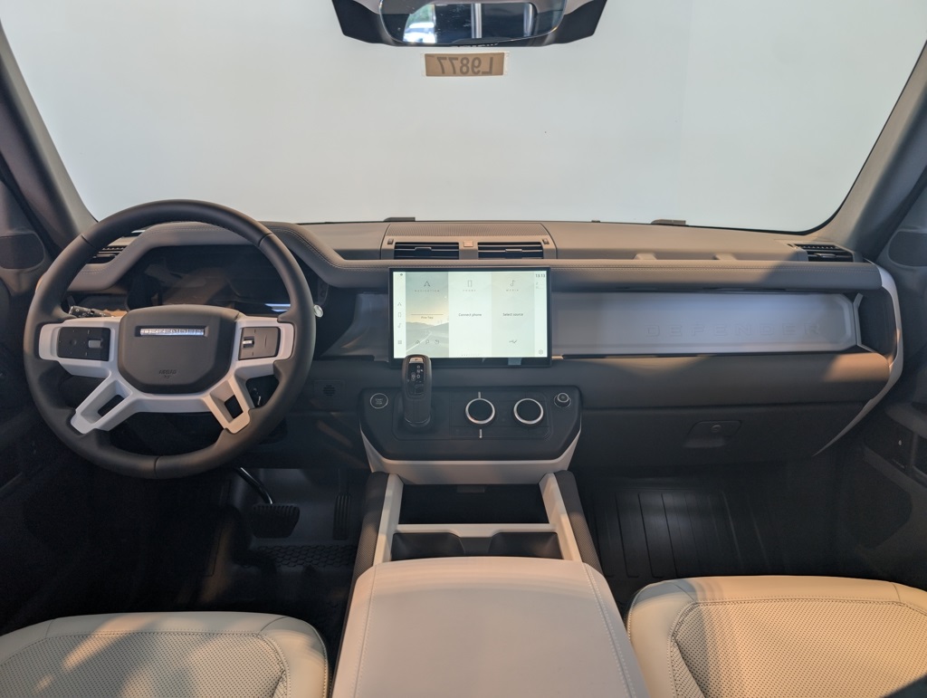 2025 Land Rover Defender 110 S photo 13