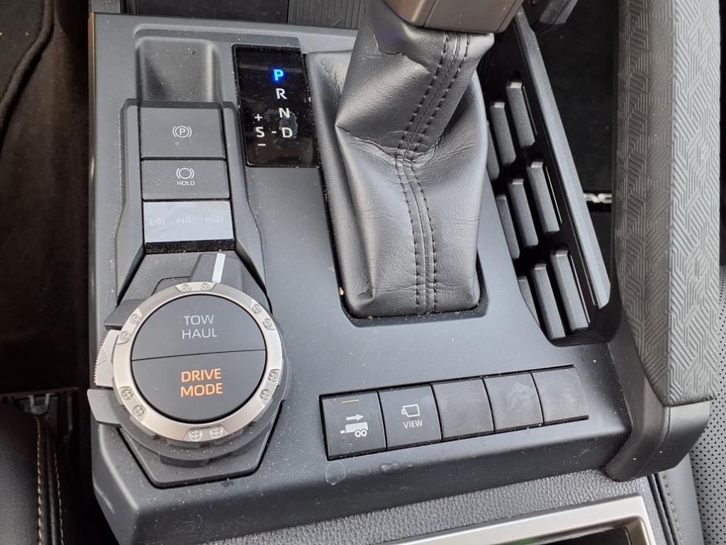 2024 Toyota Tacoma Limited photo 17