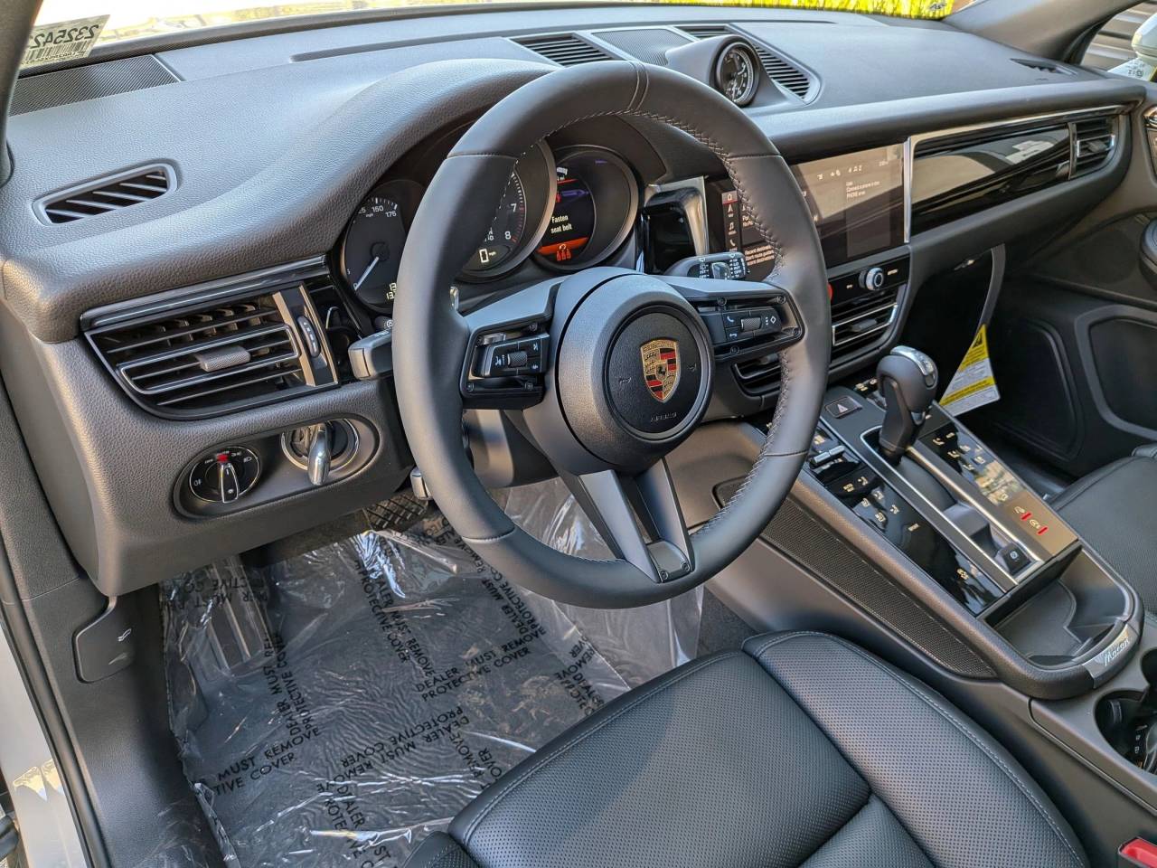 2025 Porsche Macan T photo 4