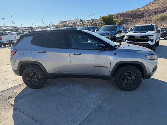 2024 Jeep Compass Trailhawk photo 2
